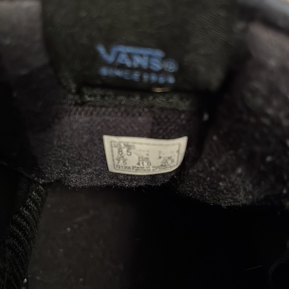 Vans - Picture 6 of 7